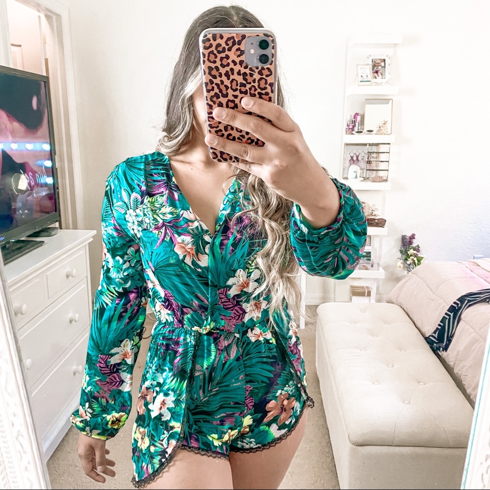 Green Floral Print Long Sleeve Romper Size M